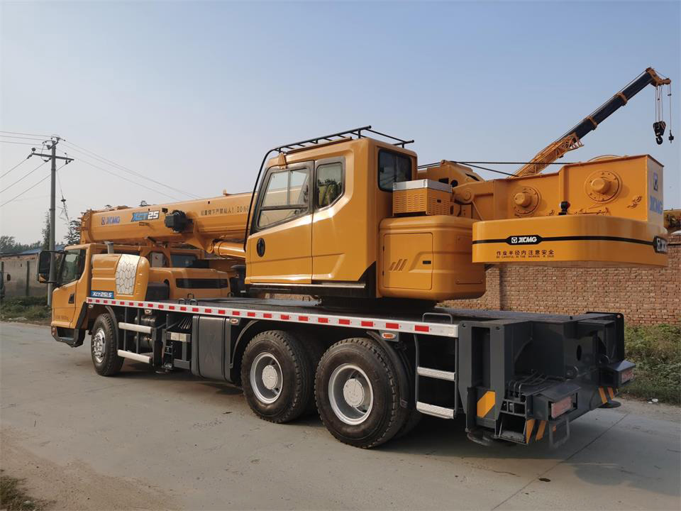 XCMG-Truck-Crane-25Ton-4