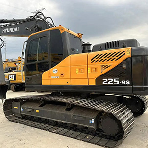 Hyundai 225 Excavator