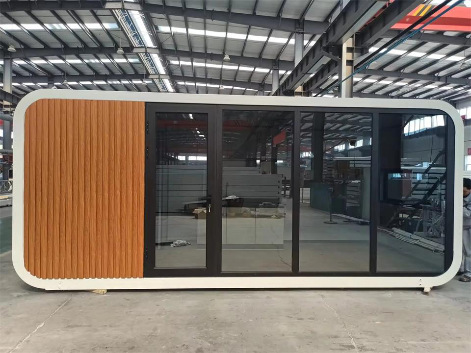 Modular-Apple-Pod-Cabin-4