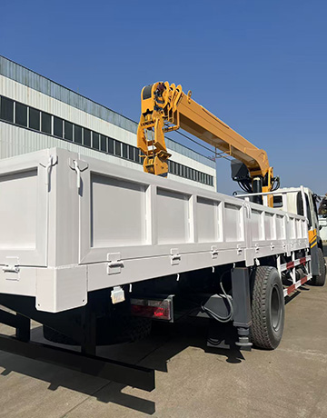 8ton XCMG Truck-Mounted Crane ordered by Lebanon customer