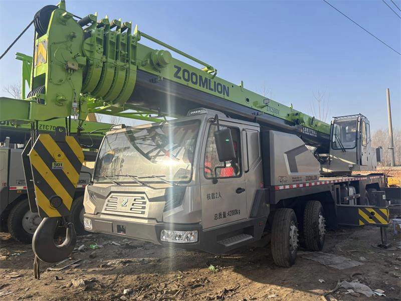 zoomlion 50-ton crane